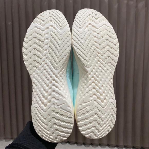 Nike Odyssey React 2 Flyknit - Picture 6 of 7